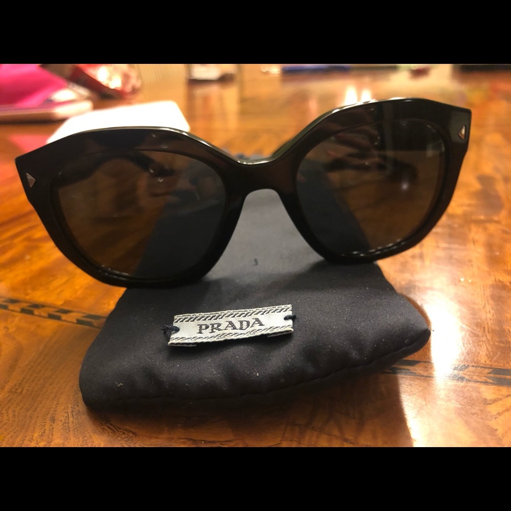 Trendy Prada sunglasses!